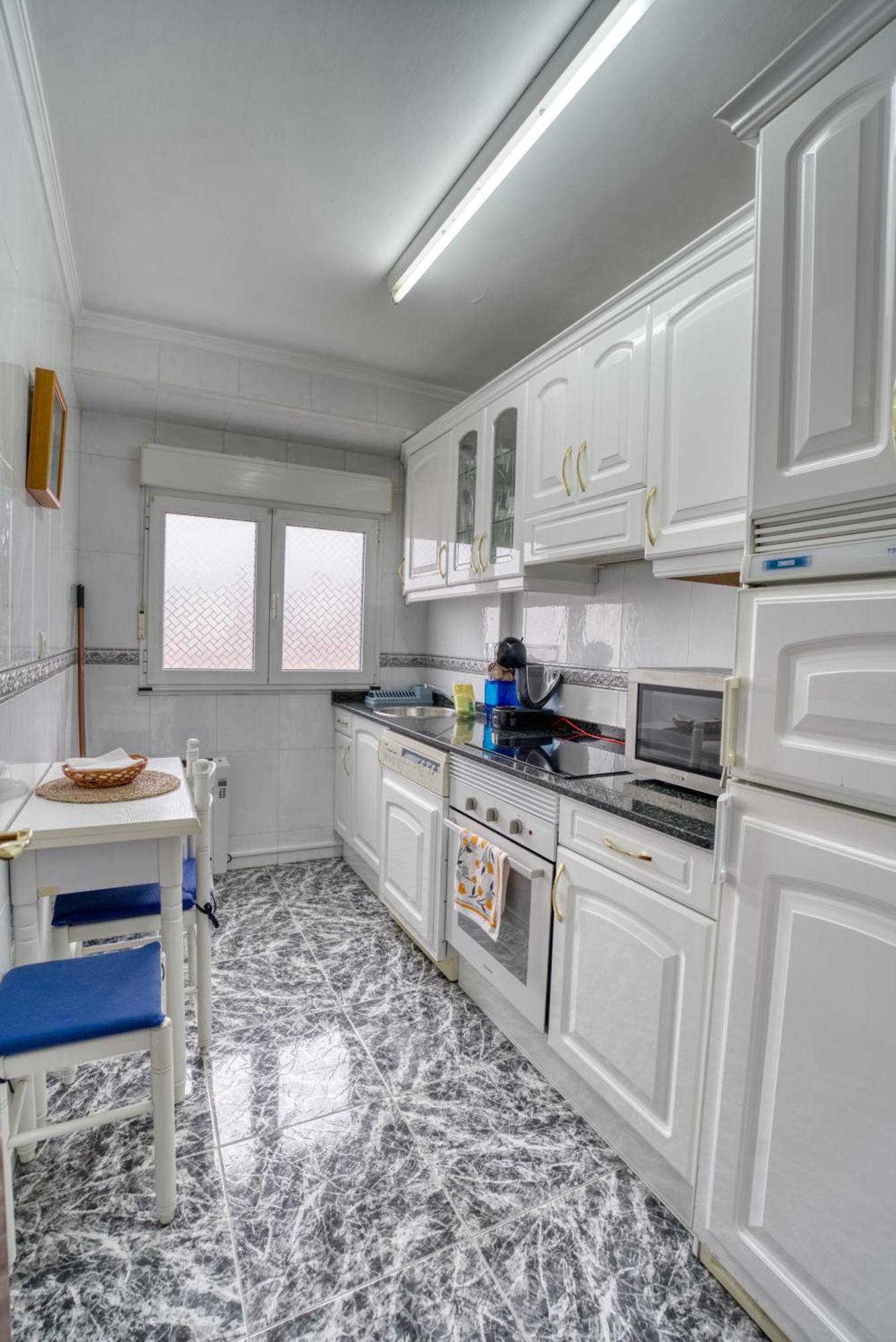 Apartamento Muy Amplio, Con Wifi Y A 12 Minutos Del Centro Gijón Exterior foto