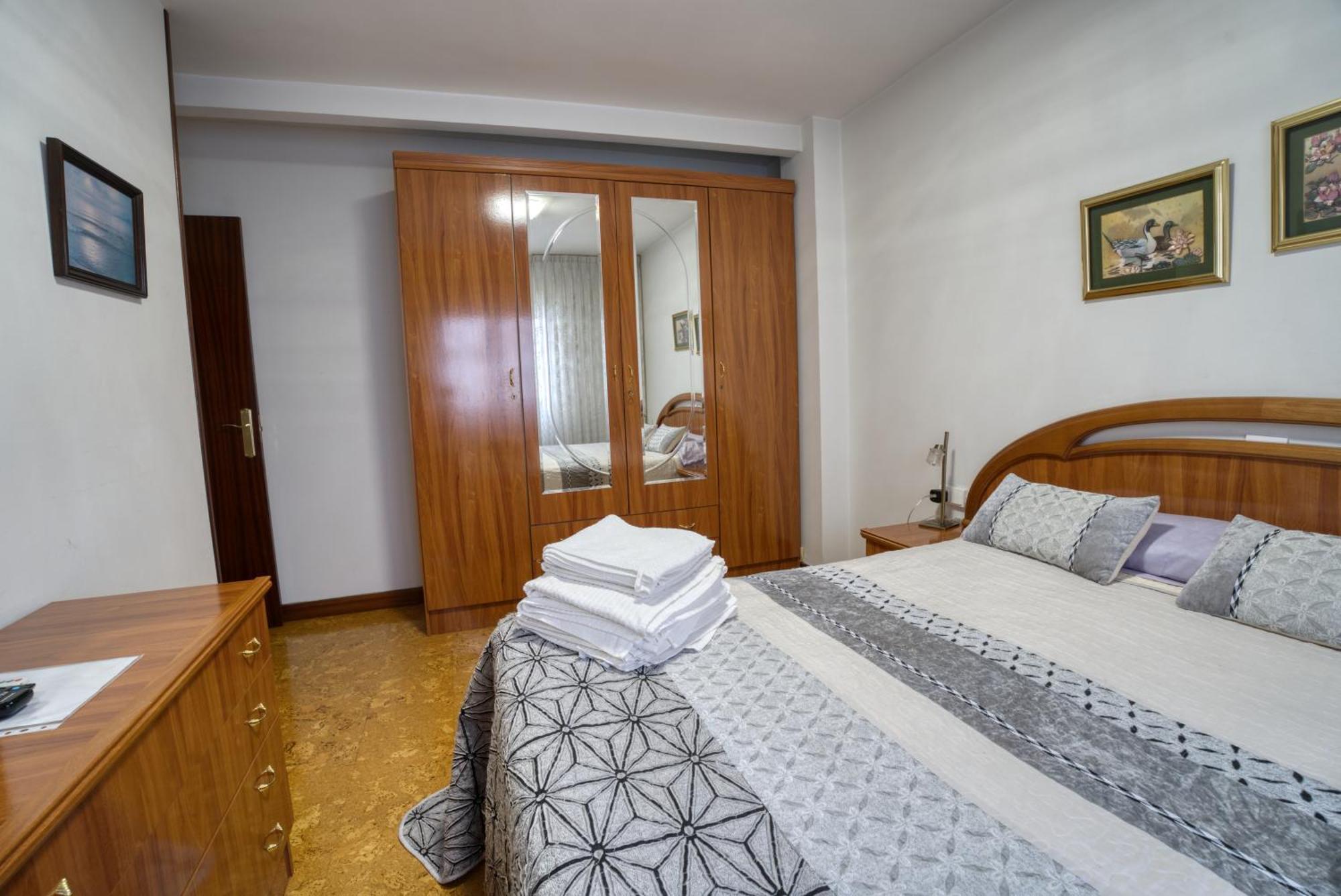 Apartamento Muy Amplio, Con Wifi Y A 12 Minutos Del Centro Gijón Exterior foto